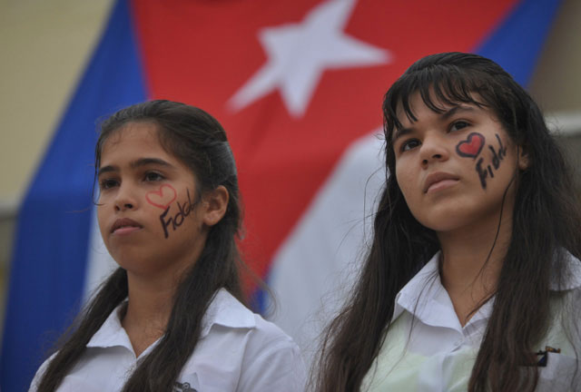 Estudiantes rinden homenaje a Fidel