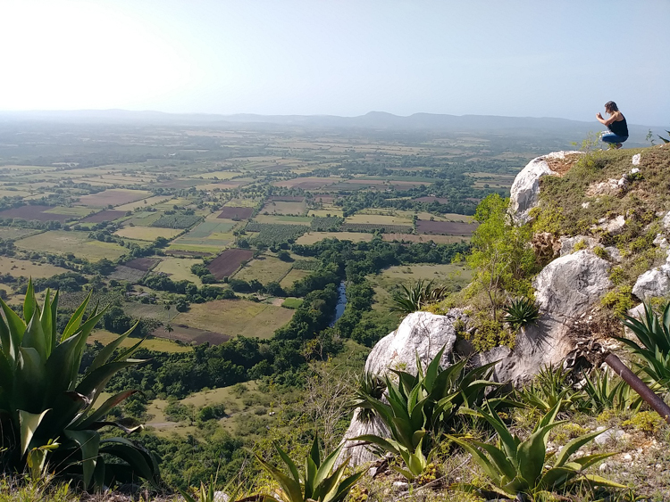 El Cerro de Yabazón, a más de 290 metros sobre el nivel, figura como uno de los atractivos en las rutas propuestas por Ecotur. Mirador Natural Cerro de Yabazon