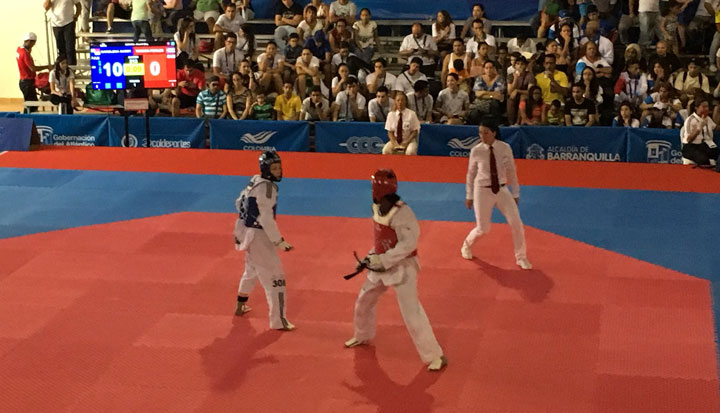 Tamara Robles derrotó, con solo 17 años, a la experimentada panameña Carolena Carstens. Foto: @BitacoraPma (Twitter) tamara robles taekwondo2
