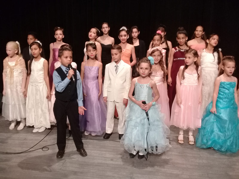José Ernesto y Patricia María, solistas de la Compañía Infantil Voces de Ángeles, de Holguín. voces H5