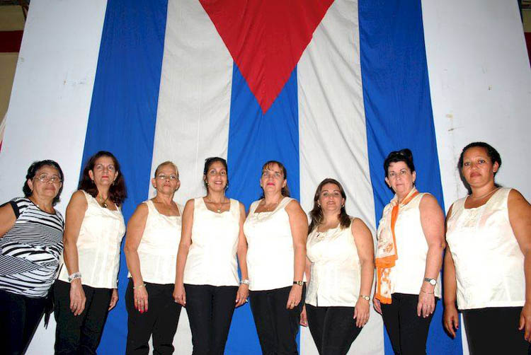 Profesoras de la Academia de Artes Manuales de Holguín. AcademiaH4