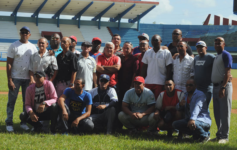 Fotos: Elder Leyva Beisbol integrantes hg campeon