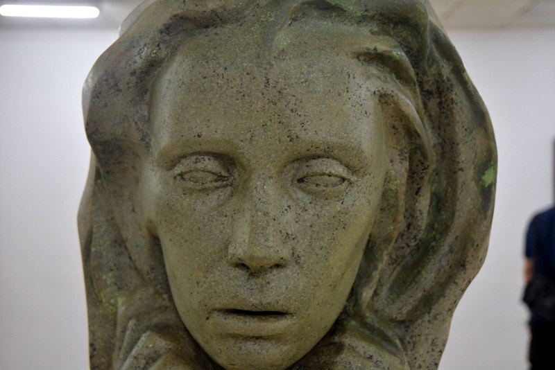Electa Arenal worked in the northeastern part of Cuba in the 60s of the 20th century and boosted the cultural life of the city of Holguín. Photos: Luis Mario Rodríguez electa DETALLE AUTORRETRATO