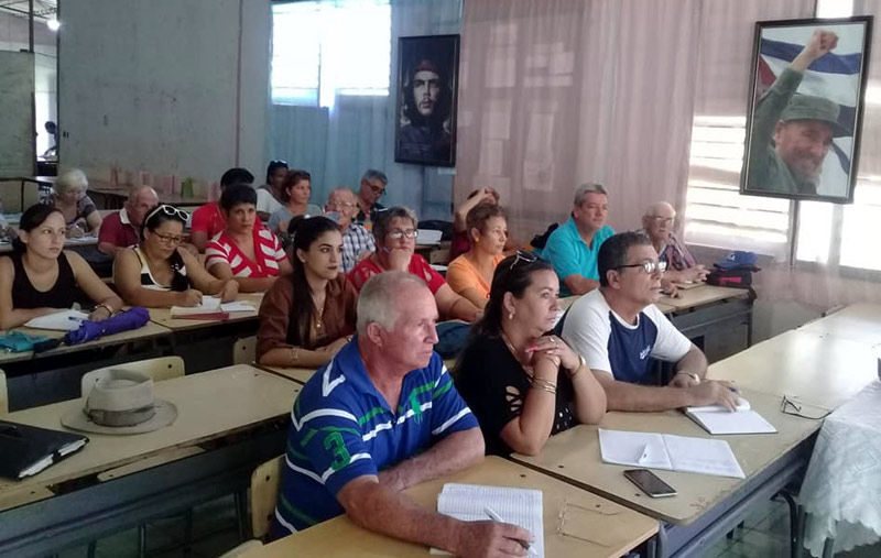 The First National Workshop of Community Social Work attention to diversity and local development takes place in Báguanos. Photo: Facebook profile of DrC Laura Sanz taller comunitario