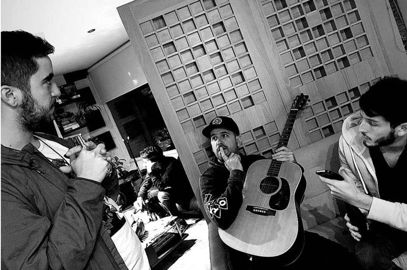 Andy Clay (al centro) y Sebastián Yatra (derecha) andy C CON SE BASTIÁN YATRA