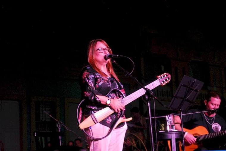Liuba María Hevia en concierto en la Plaza de la Marqueta en Holguín, como parte de la gira para celebrar sus 35 años en la música. Foto: Carlos Parra Foto: Carlos Parra