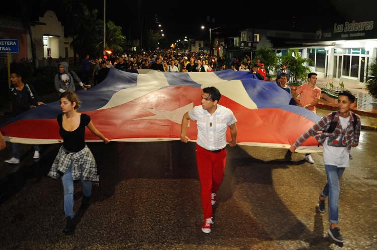 Marcha de las Antorchas en Holguín. Foto: Carlos Rafael