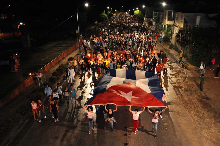 Marcha de las Antorchas en Holguín. Foto: Carlos Rafael