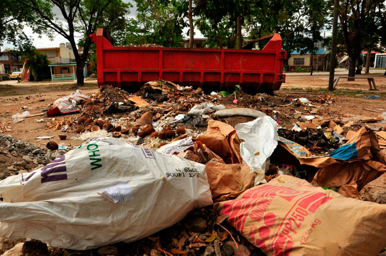 Basura arrojada en el medio ambiente. Foto: Carlos Rafael
