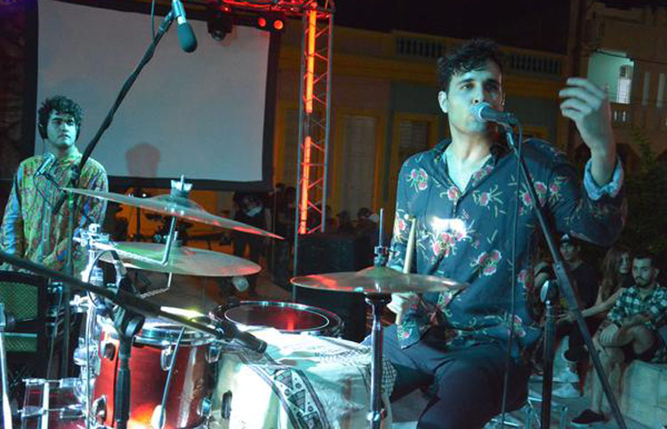 Concierto de la agrupación Nube Roja, de La Habana, durante la celebración del primer aniversario de la Feria de los Trovadores, en el complejo cultural Plaza de la Marqueta, en la ciudad de Holguín SucCult Feria de Trovadores 05