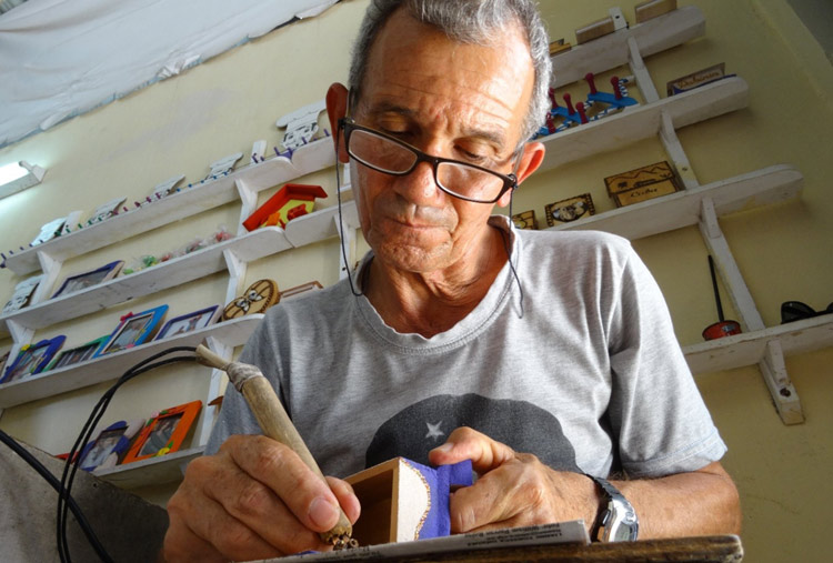 artesano pirograbado 3