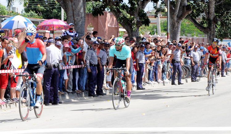 Fotos: Elder Leyva ciclismo vuelta 1