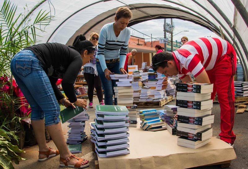 Photos: ACN feria libro 1