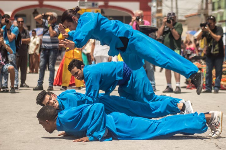 Desfile inagurural Romerías de Mayo