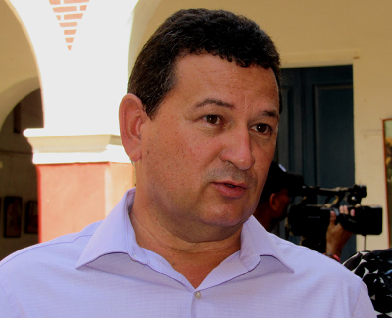 Yosvani Pupo, director de Servicios del Ministerio del Comercio Interior Abanderam serv tec 04