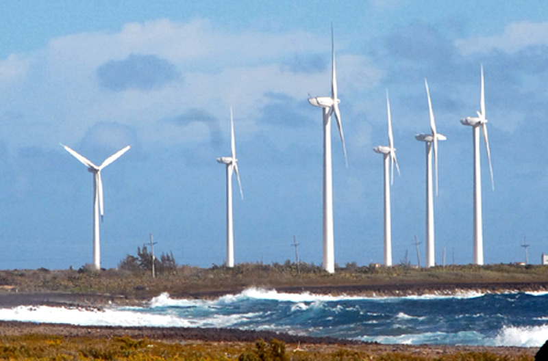 The installation of wind farms in areas of Lucrecia and Punta de Mulas will contribute to the country's energy development. Photo: Cubahora Banes Parque eólico