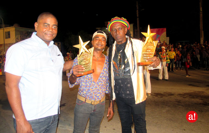 La comparsa de Vista Alegre, ganadora del Primer Lugar en su modalidad y el premio a la Mejor Música de Percusión. Foto: Alexis del Toro Carnaval premiacion Comp VAl