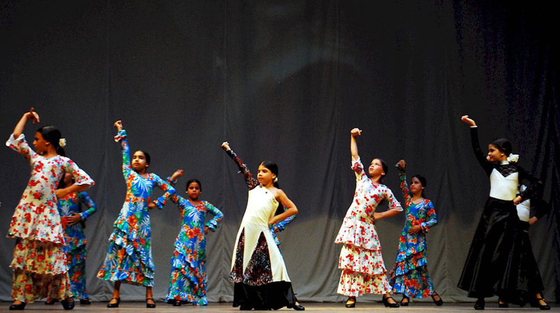 Además de la técnica del flamenco, las alumnas aprendieron sobre cuidados del cuerpo y alimentación sana. Fotos: Carlos Parra Zaldivar Ciere curso B flamenc 01