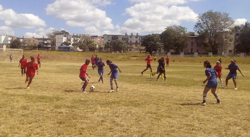 Claudia se encuentra en tierras granemenses alistándose con sus nuevas compañeras para la final nacional. Foto: Internet Liga cub futbol