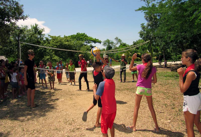 A través de actividades deportivas se contribuye a la formación física de los pioneros Sangerman Camp 06
