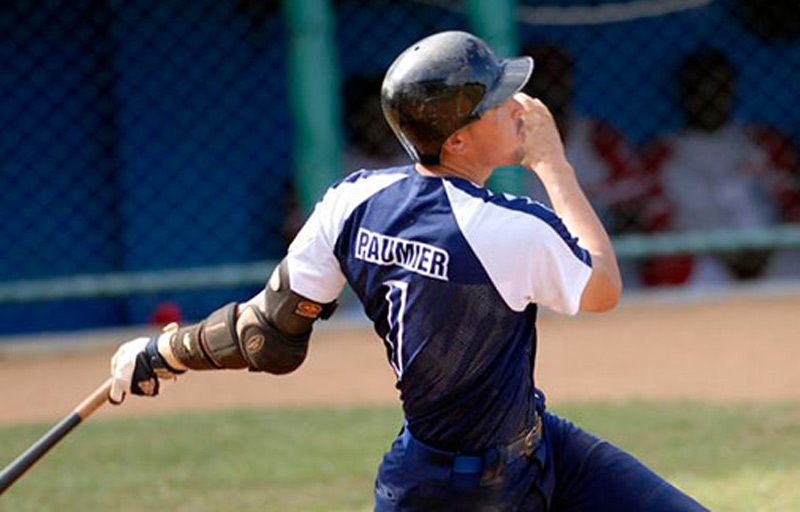 Yunior Paumier impulsó carrera con línea de hit al centro. Foto: gerrillero.cu Serie 59 Y Paumier