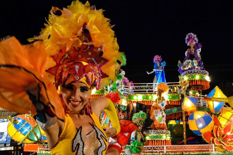 La belleza y colorido de las carrozas deleitó a holguineros y visitantes en las fiestas populares. carnaval 2019 premios 02