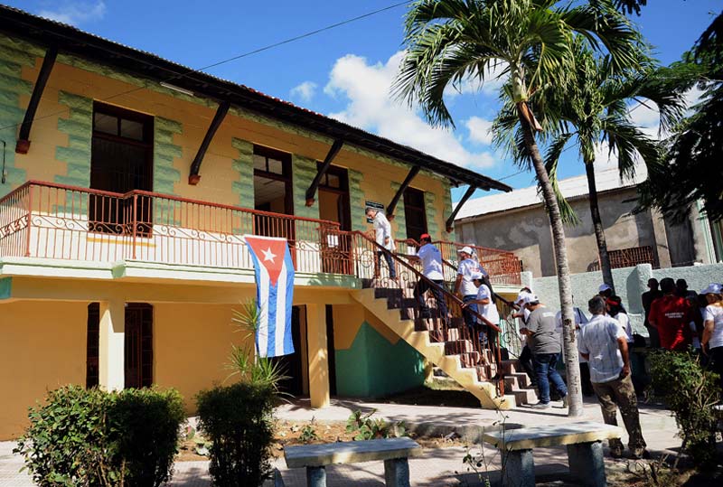 La casa de abuelos, otra institución que ofrece hoy mejor calidad de vida a los pobladores. Antilla Triunfo Rev 07