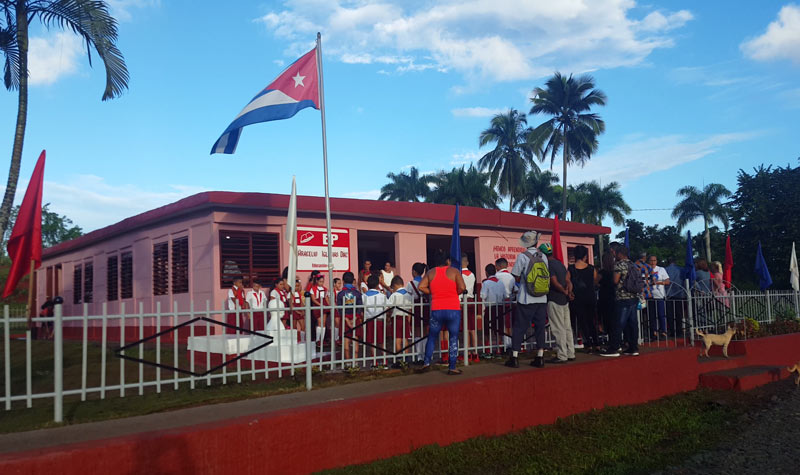 Escuela primaria “Aracelio Iglesias”, recién reparada. Farallones inaug obras 6