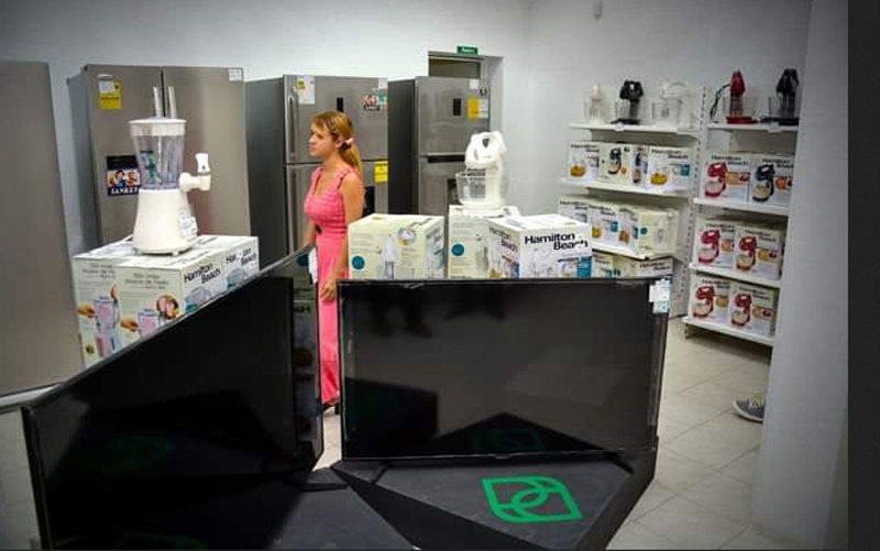 La tienda panamericana Electro La Central se convirtió en el segundo establecimiento de la provincia de Holguín, en asumir la comercialización de productos electrodomésticos en moneda libremente convertible. TiendaH5
