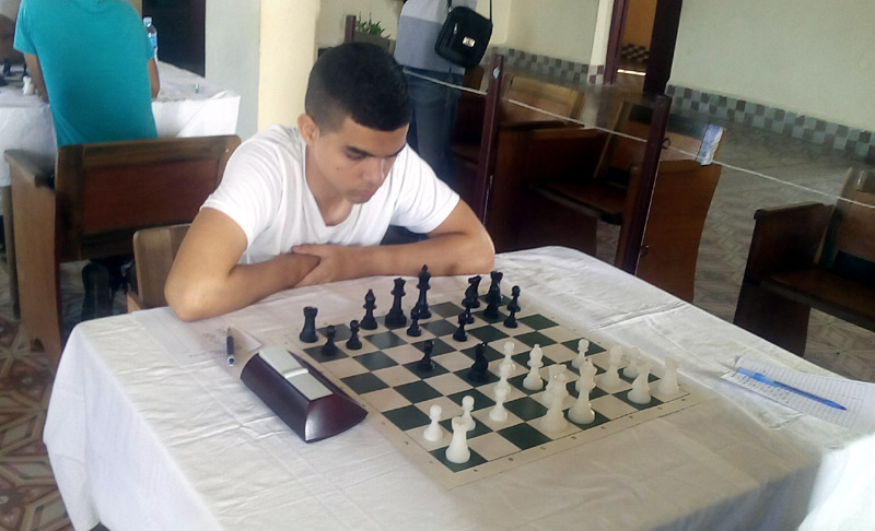 Arnaldo Fernández de la Vara continúa invicto en la justa zonal oriental. Foto: del autor arnaldo ajedrez