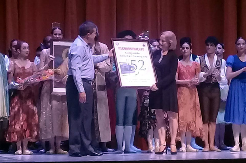 El ballet de Camagüey se presentó en Holguín, donde recibió un merecido homenaje por su trayectoria. Foto: Luis Mario Rodríguez Suñol ballet camaguey
