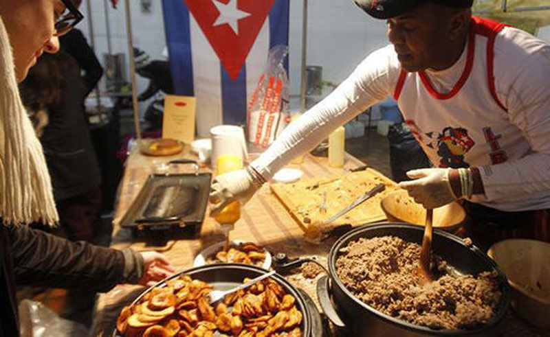 El pueblo holguinero podrá disfrutar los días 24 y 31 de las tradicionales cenas que ofertará el Grupo Empresarial de Comercio en la provincia. comida de fin de año