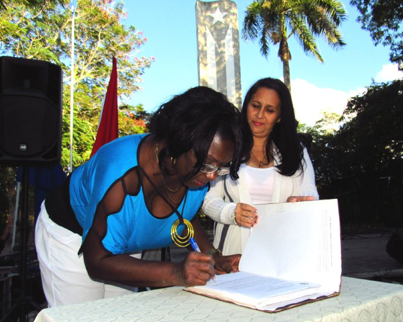 Mujeres reconocidas por su trayectoria relevante en diferentes ámbitos profesionales, mediante su inscripción en el Libro de Honor “Lucías de Hoy”. lucia4