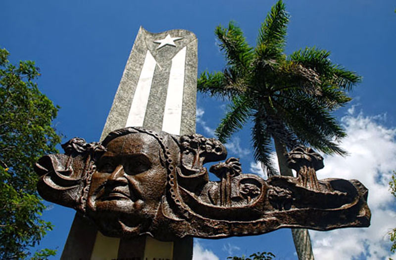 monumento lucia plaza hg