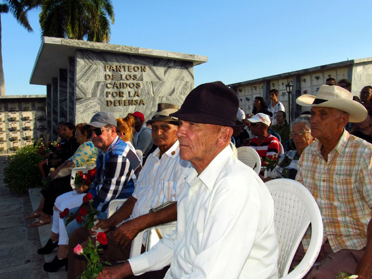 tributoholguin4
