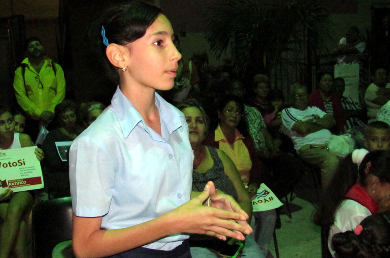 Fotos: Alexis del Toro barrio debate viernes 1