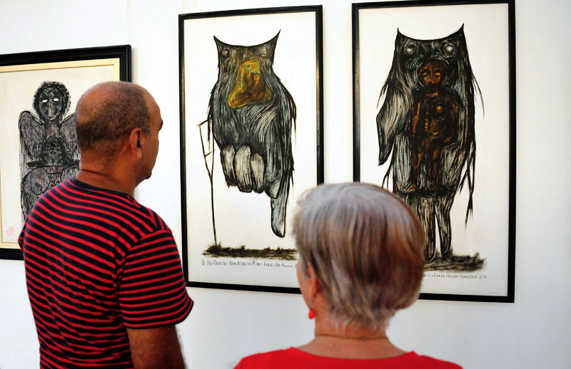 Parte de la exposición “Visiones y presagios” del maestro de la plástica holguinero Jorge Hidalgo Pimentel, que acogió el Centro de Arte para cerrar el año 2019. / Foto: Carlos Rafael. centro de arte 01