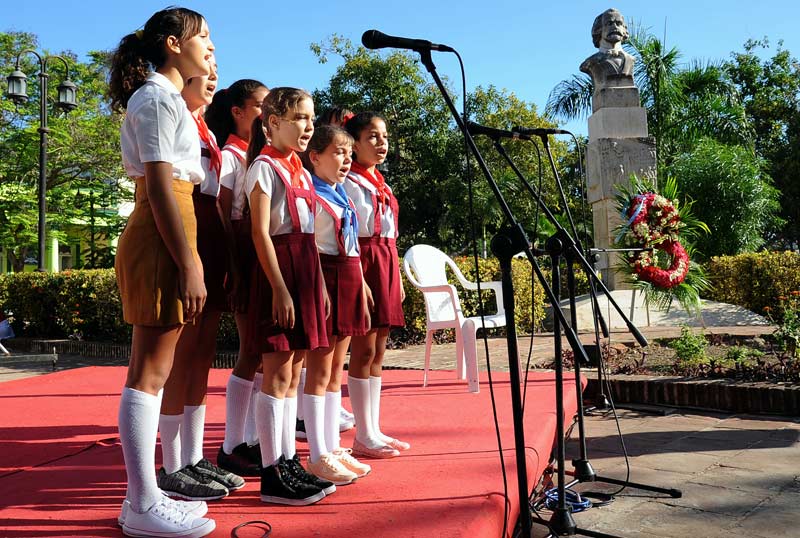 Pioneros holguineros dedicaron un homenaje al Padre de la Patria a través de canciones. cespedes 2