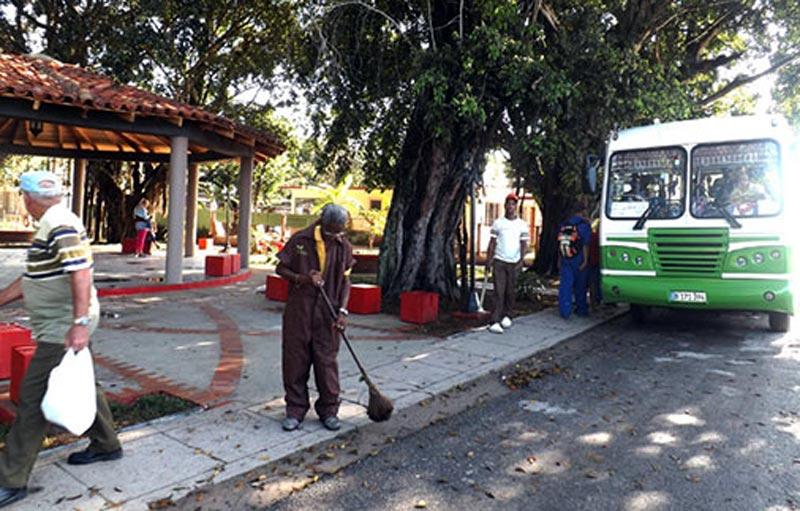 Los trabajadores de Servicios Comunales celebraron su Día foto: El Guerrillero comunales acto 1