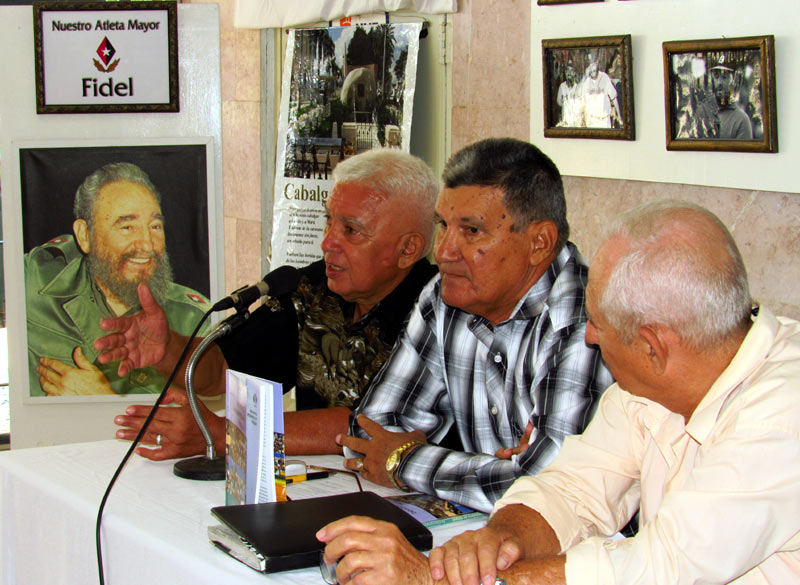 Fue presentado el libro Momentos beisboleros de Holguín Fotos: Alexis del Toro estadio gala aniv 6
