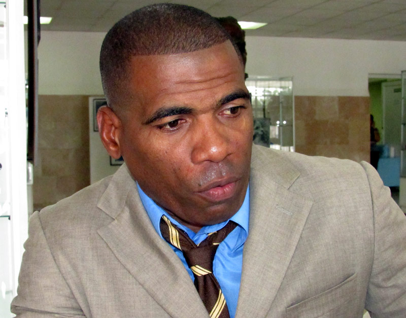 Guillermo Menéndez, destacado entrenador holguinero. maestria lucha 2