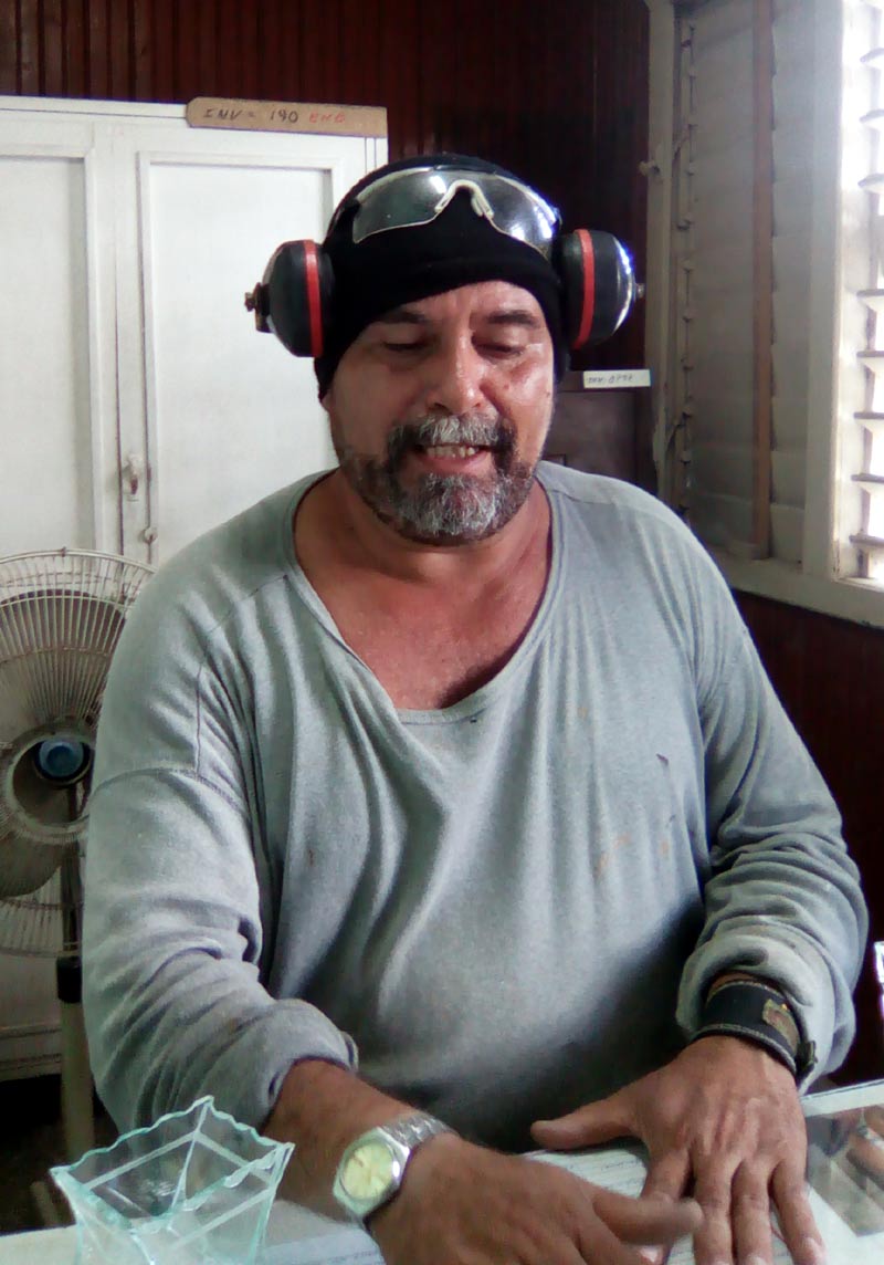 Eduardo, carpintero e innovador. sarcofagos eduardo