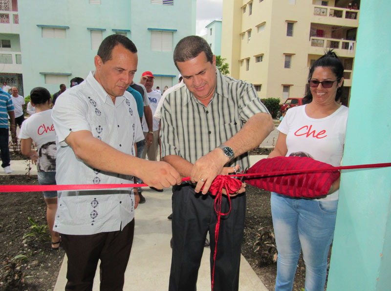 Inaugurado edificio multifamiliar de 10 apartamentos en el reparto Sanfield Acto 26 Julio7