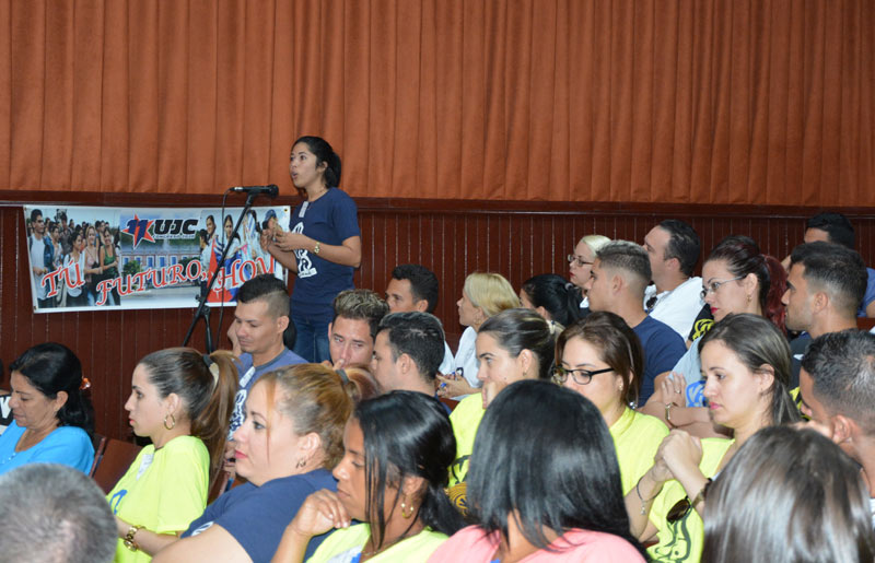 Los participantes debatieron las dificultades relacionadas con el protagonismo de los militantes en su radio de acción y la vida interna de la organización juvenil. Fotos: Osvaldo George Rodríguez Pérez UJC Hosp Lenin 1