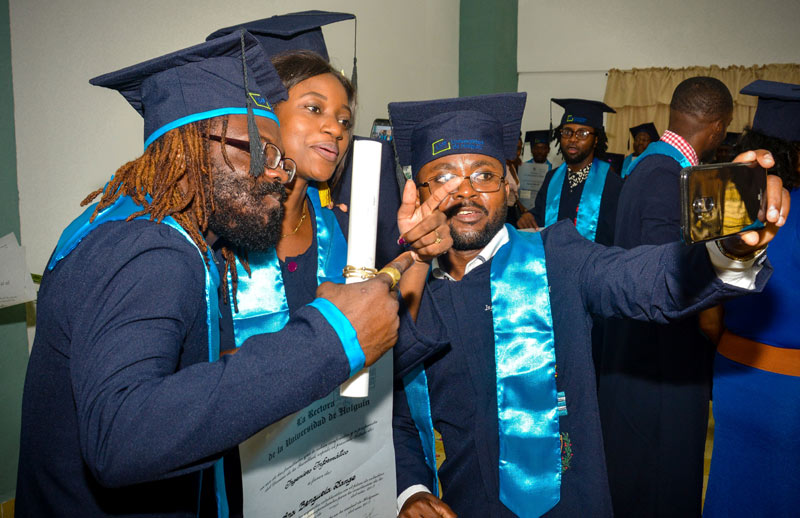 Un total de 21 angolanos egresaron de las aulas de la Universidad de Holguín en 2019. Uho graduacion 2
