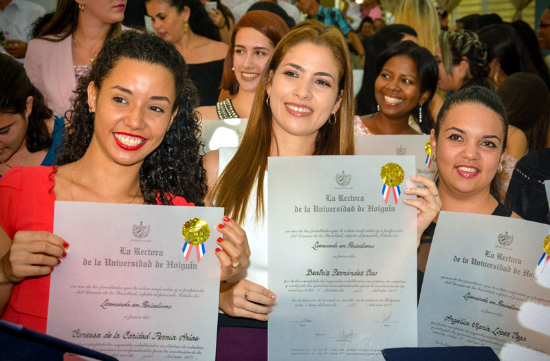 Fueron 731 los profesionales egresados de la Universidad de Holguín en este 2019. Fotos: Luis Ernesto Ruiz Martínez Uho graduacion 3