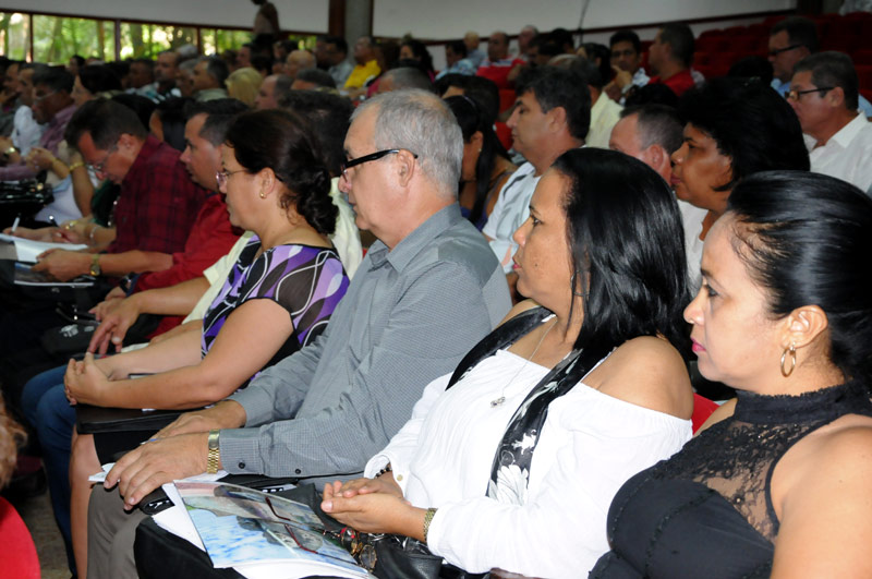 Fotos: Elder Leyva asamblea gobierno 3