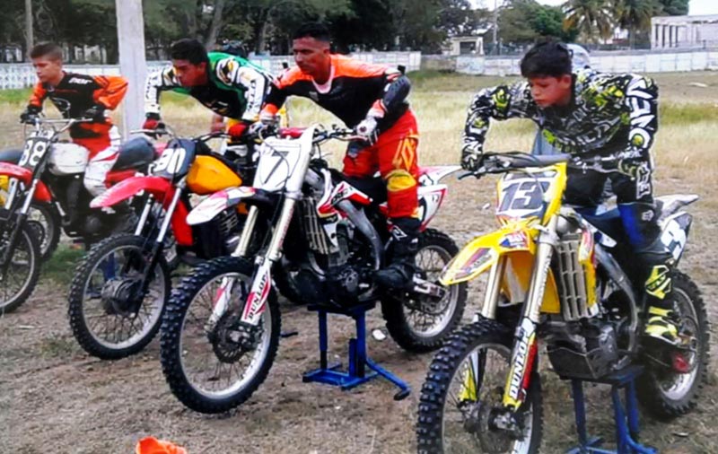 Rubencito asoira a ser campeón de motocross en juvenil y adultos. moto cross 3