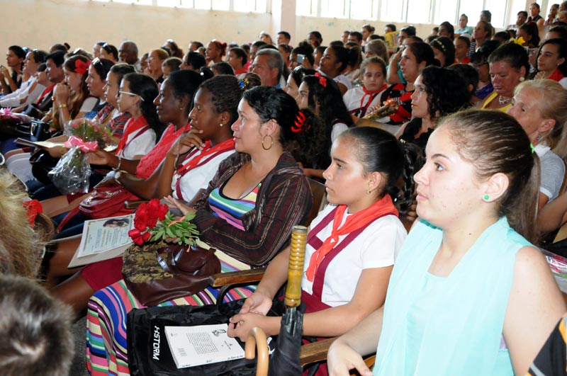 El acto municipal de graduación de los estudiantes de sexto grado tuvo lugar en el Complejo Educacional Lucía Íñiguez Landín, de la ciudad de Holguín. Fotos: Elder Leyva sexto grado 1