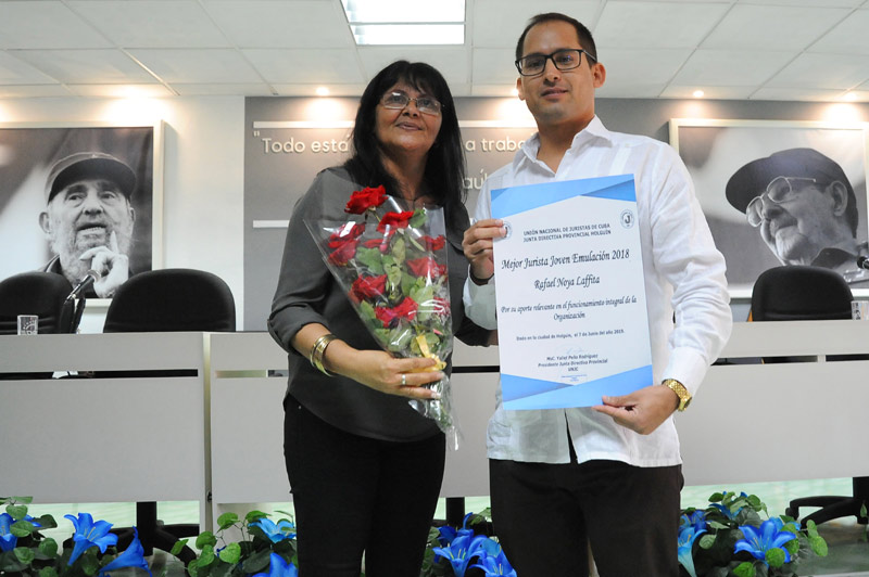 El joven Rafael Noya Laffite resultó como mejor jurista en la emulación individual. Acto Juristas 03